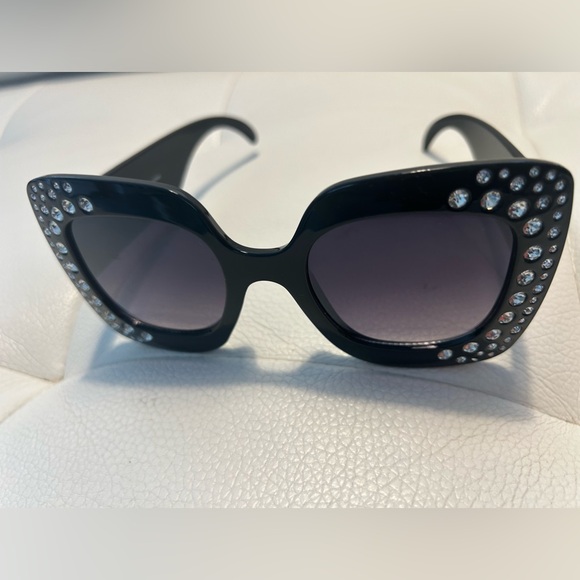 New Large Black Crystal style 
Sunglasses - Picture 4 of 7